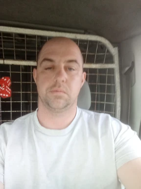 <span>John , 36</span>&nbsp;<span style='width: 25px; height: 16px; float: right; background-image: url(/bitmaps/flags_small/IE.PNG)'>&nbsp;</span><br><span>Carrickmacr, Ireland</span>&nbsp;<input type='button' class='joinbtn' style='float: right' value='JOIN NOW' />