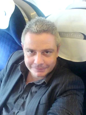 <span>Dylan, 52</span> <span style='width: 25px; height: 16px; float: right; background-image: url(/bitmaps/flags_small/UK.PNG)'> </span><br><span>Oxford, Großbritannien</span> <input type='button' class='joinbtn' style='float: right' value='JOIN NOW' />