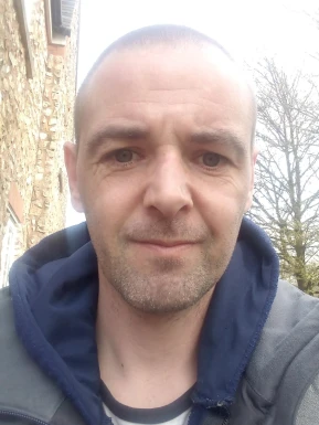 English men looking for love