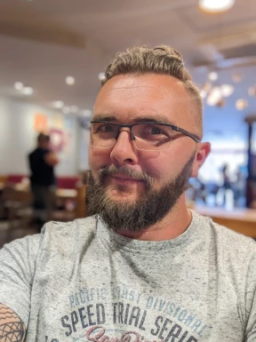 English men looking for love