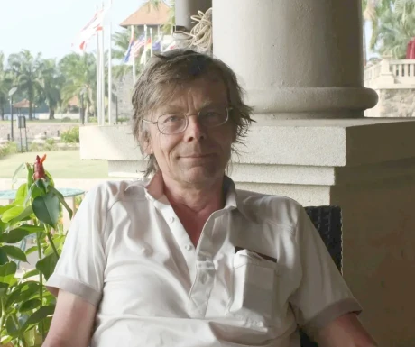<span>Rob, 64</span> <span style='width: 25px; height: 16px; float: right; background-image: url(/bitmaps/flags_small/UK.PNG)'> </span><br><span>Luton, United Kingdom</span> <input type='button' class='joinbtn' style='float: right' value='JOIN NOW' />