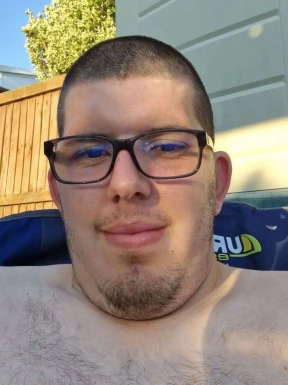 English men looking for love