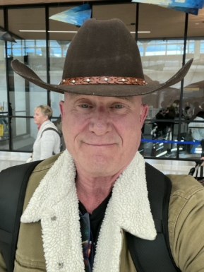 <span>Michael, 61</span>&nbsp;<span style='width: 25px; height: 16px; float: right; background-image: url(/bitmaps/flags_small/US.PNG)'>&nbsp;</span><br><span>Tyler, United States of America</span>&nbsp;<input type='button' class='joinbtn' style='float: right' value='JOIN NOW' />